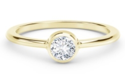 Luxurious 18K Yellow Gold Engagement Ring